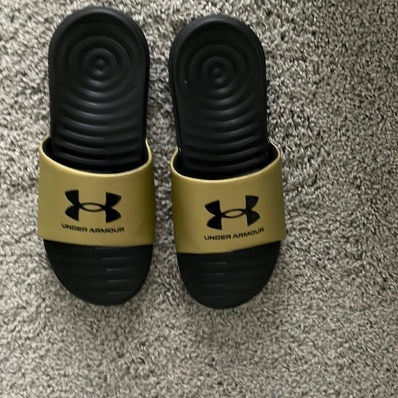 Under Armour Slides - Picture 2 of 4